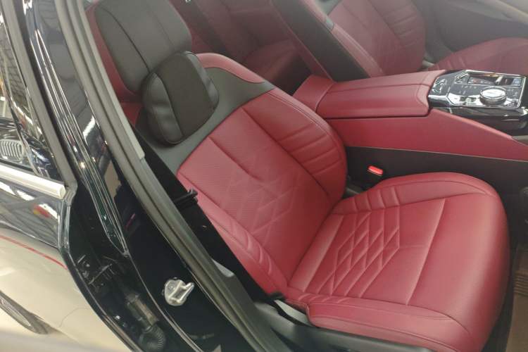 Used BMW i5 2025 eDrive 40L M Sport Package Right Front Seat