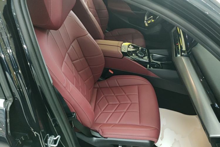 Used BMW i5 2025 eDrive 35L M Sport Package Right Front Seat