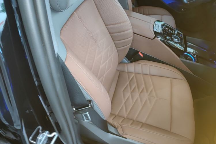 Used BMW i5 2025 eDrive 40L M Sport Package Right Front Seat