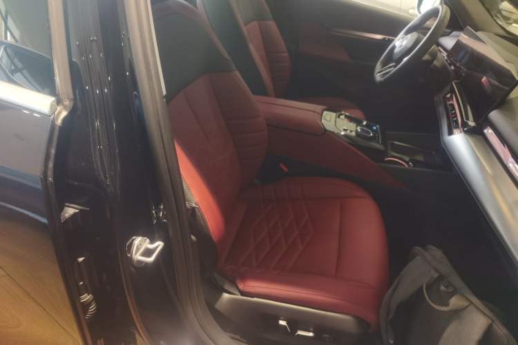 Used BMW i5 2025 eDrive 40L M Sport Package Right Front Seat