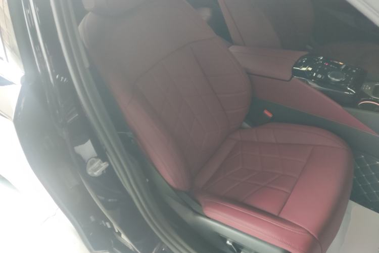 Used BMW i5 2025 eDrive 35L M Sport Package Right Front Seat