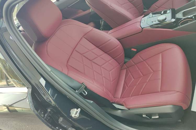 Used BMW i5 2025 eDrive 35L M Sport Package Right Front Seat