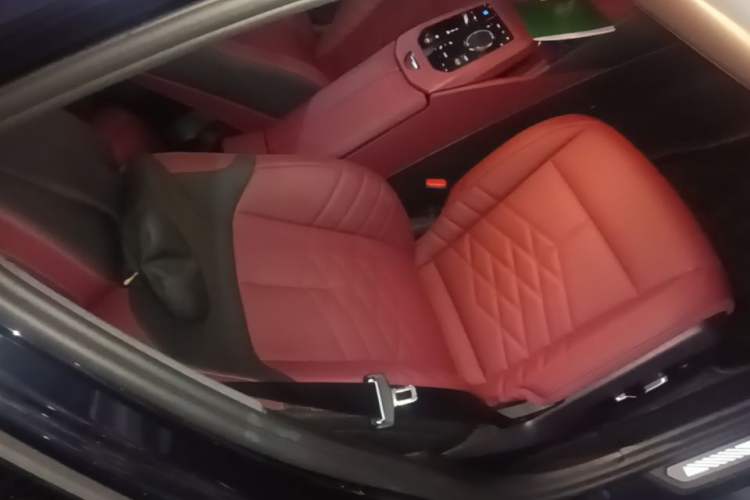 Used BMW i5 2025 eDrive 40L M Sport Package Right Front Seat