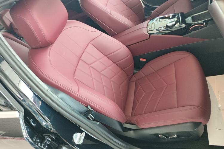Used BMW i5 2025 eDrive 35L M Sport Package Right Front Seat