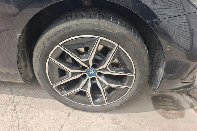 Used BMW i5 2025 eDrive 35L M Sport Package Right Front Wheel Hub