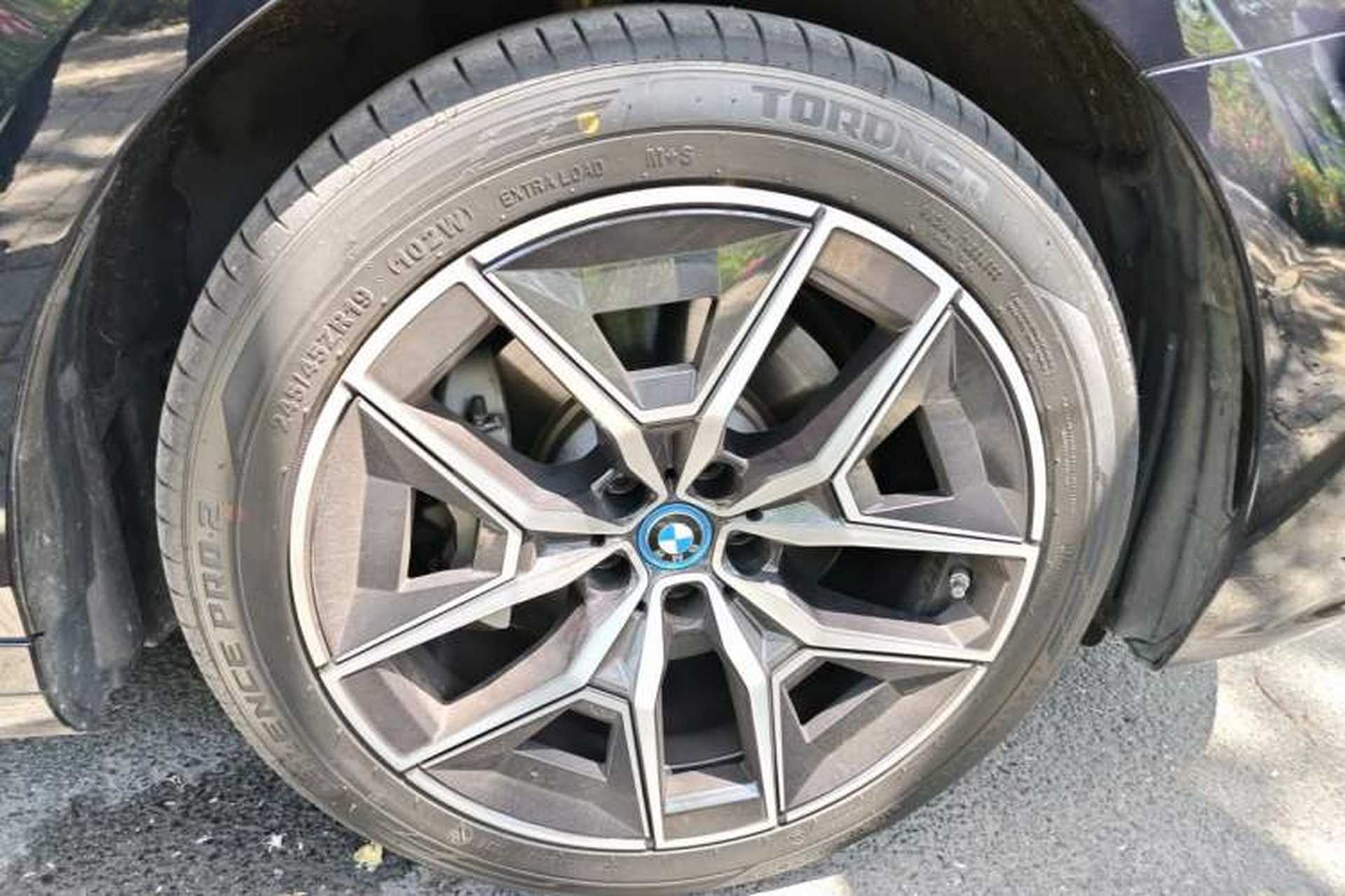 Used BMW i5 2025 eDrive 40L M Sport Package Right Front Wheel Hub