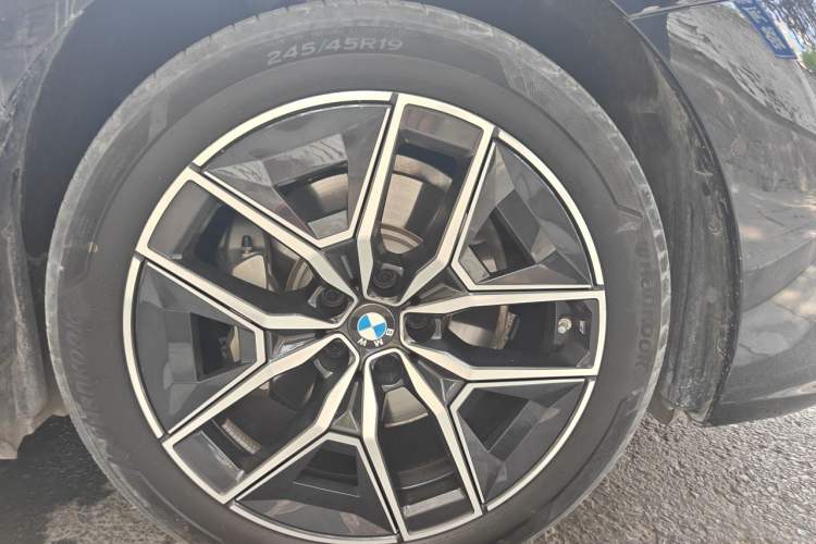 Used BMW i5 2025 eDrive 35L M Sport Package Right Front Wheel Hub