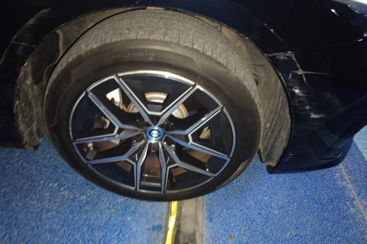 Used BMW i5 2025 eDrive 35L M Sport Package Right Front Wheel Hub