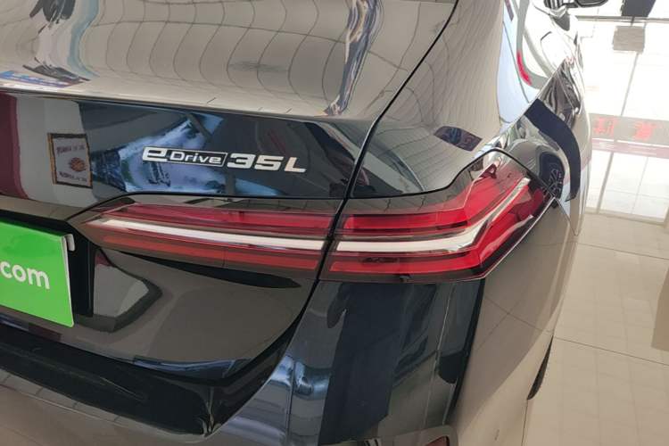 Used BMW i5 2025 eDrive 35L M Sport Package Right Rear Taillight