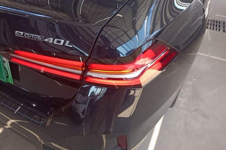Used BMW i5 2025 eDrive 40L M Sport Package Right Rear Taillight