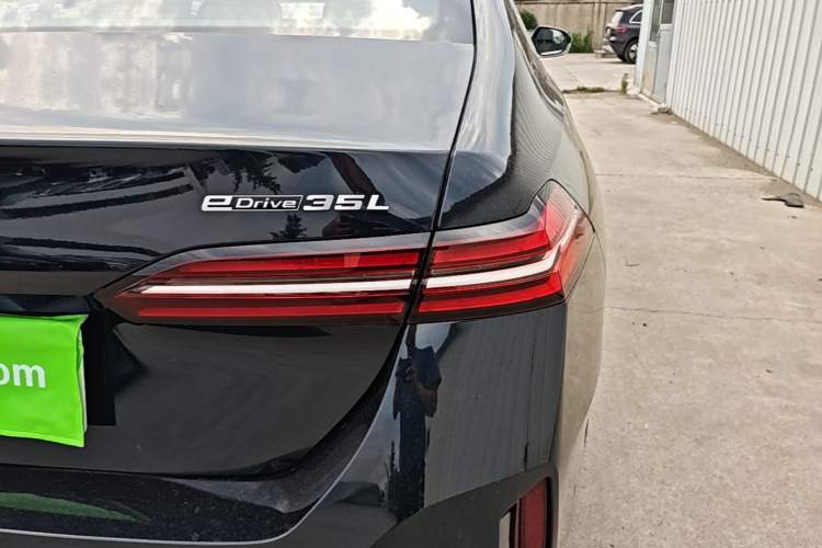 Used BMW i5 2025 eDrive 35L M Sport Package Right Rear Taillight