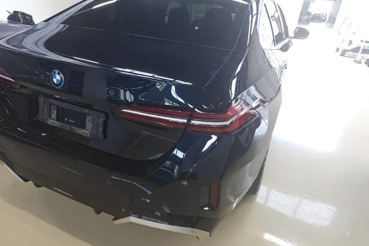 Used BMW i5 2025 eDrive 35L M Sport Package Right Rear Taillight