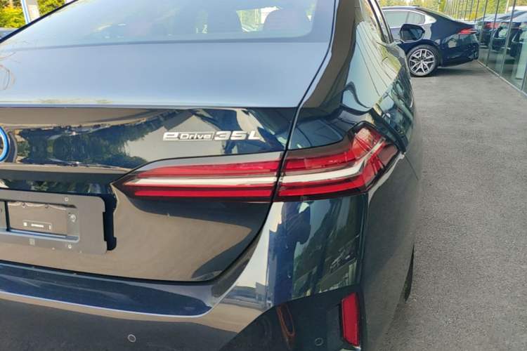 Used BMW i5 2025 eDrive 35L M Sport Package Right Rear Taillight