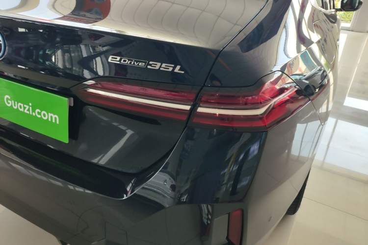 Used BMW i5 2025 eDrive 35L M Sport Package Right Rear Taillight