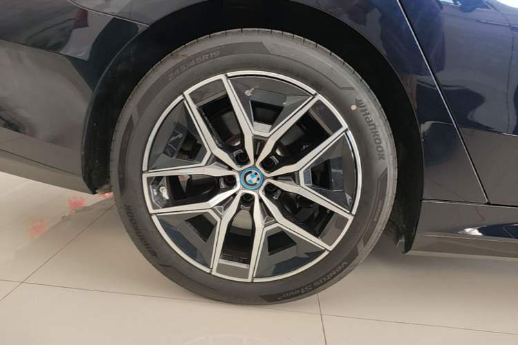 Used BMW i5 2025 eDrive 35L M Sport Package Right Rear Wheel Hub