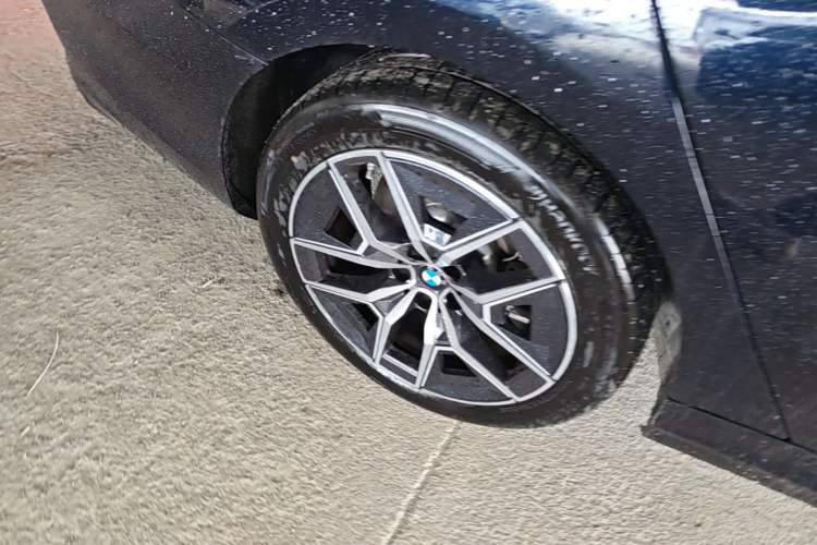 Used BMW i5 2025 eDrive 35L M Sport Package Right Rear Wheel Hub