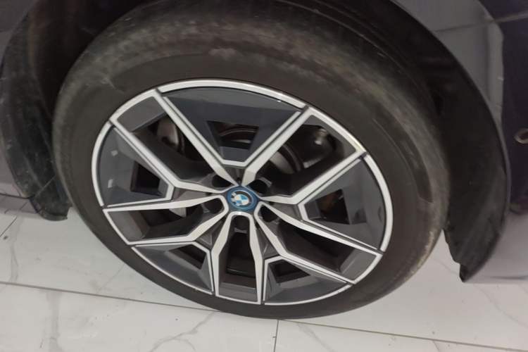 Used BMW i5 2025 eDrive 35L M Sport Package Right Rear Wheel Hub