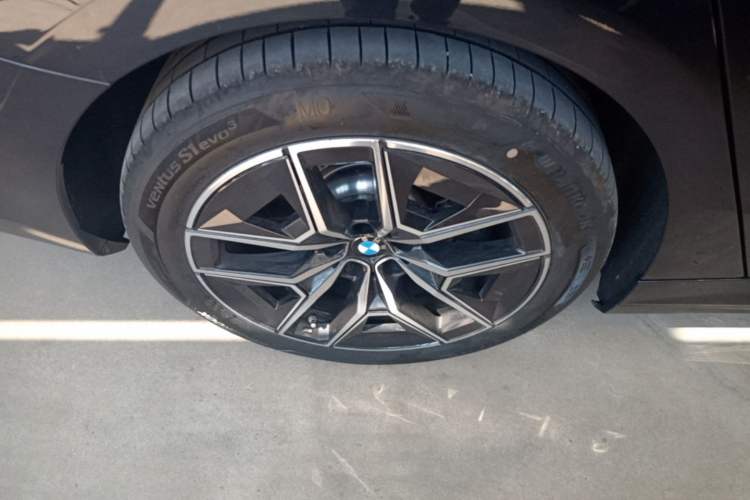 Used BMW i5 2025 eDrive 40L M Sport Package Right Rear Wheel Hub