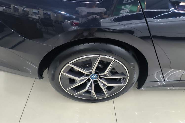 Used BMW i5 2025 eDrive 40L M Sport Package Right Rear Wheel Hub