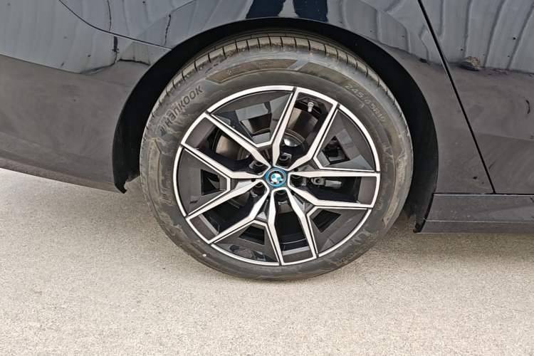 Used BMW i5 2025 eDrive 35L M Sport Package Right Rear Wheel Hub