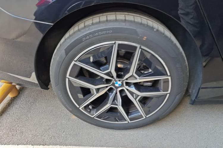 Used BMW i5 2025 eDrive 35L M Sport Package Right Rear Wheel Hub