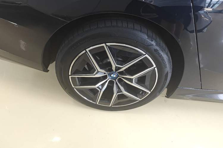 Used BMW i5 2025 eDrive 35L M Sport Package Right Rear Wheel Hub
