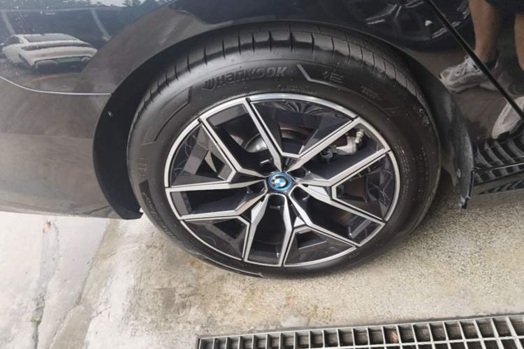 Used BMW i5 2025 eDrive 40L M Sport Package Right Rear Wheel Hub