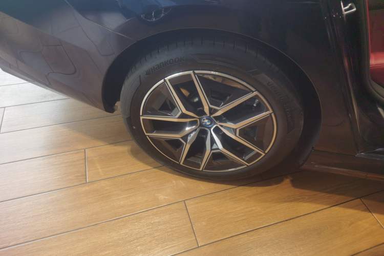 Used BMW i5 2025 eDrive 40L M Sport Package Right Rear Wheel Hub