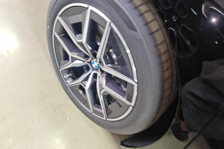 Used BMW i5 2025 eDrive 40L M Sport Package Right Rear Wheel Hub