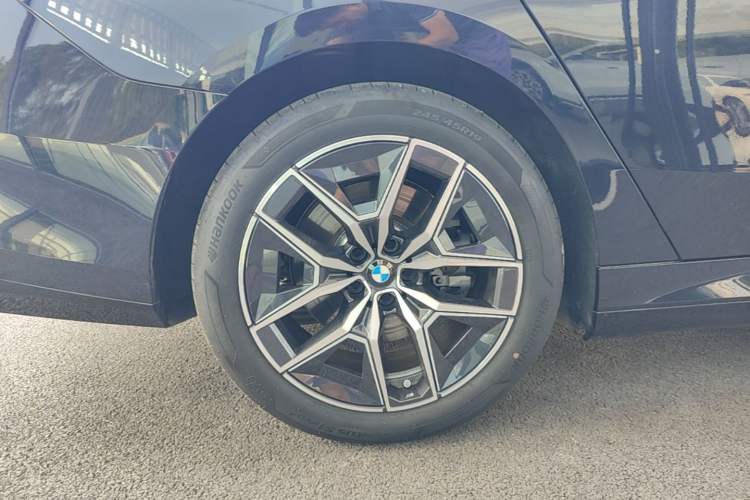 Used BMW i5 2025 eDrive 35L M Sport Package Right Rear Wheel Hub