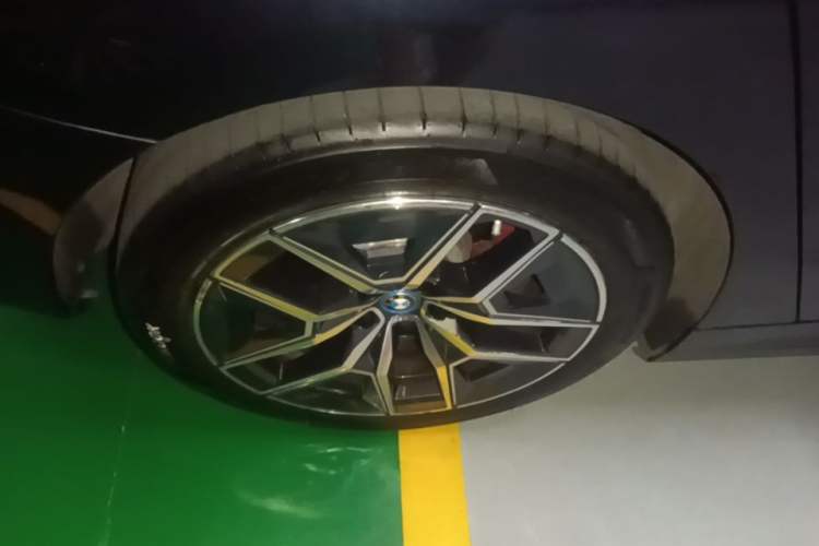 Used BMW i5 2025 eDrive 40L M Sport Package Right Rear Wheel Hub