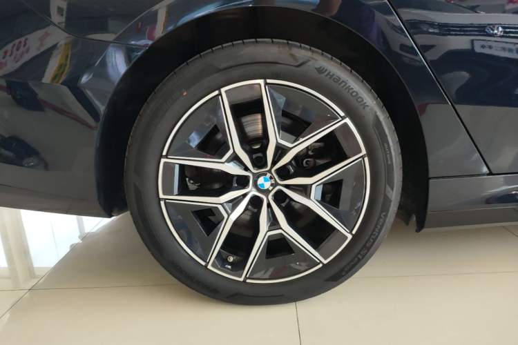 Used BMW i5 2025 eDrive 35L M Sport Package Right Rear Wheel Hub