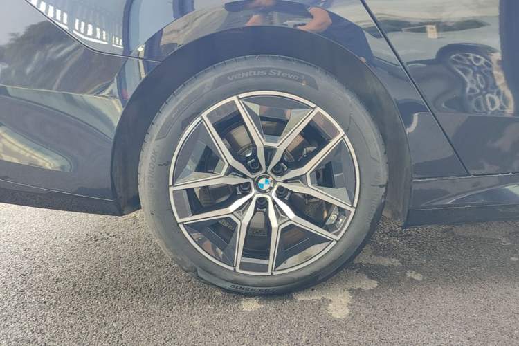 Used BMW i5 2025 eDrive 35L M Sport Package Right Rear Wheel Hub