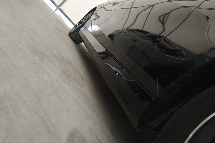 Used BMW i5 2025 eDrive 40L M Sport Package Right Side Sill
