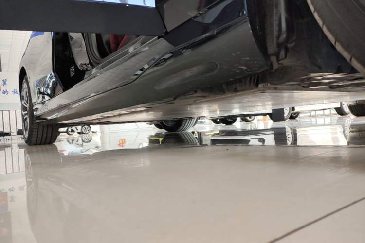 Used BMW i5 2025 eDrive 35L M Sport Package Right Side Sill