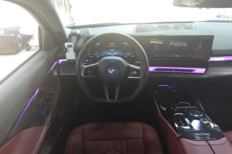 Used BMW i5 2025 eDrive 35L M Sport Package Steering Wheel