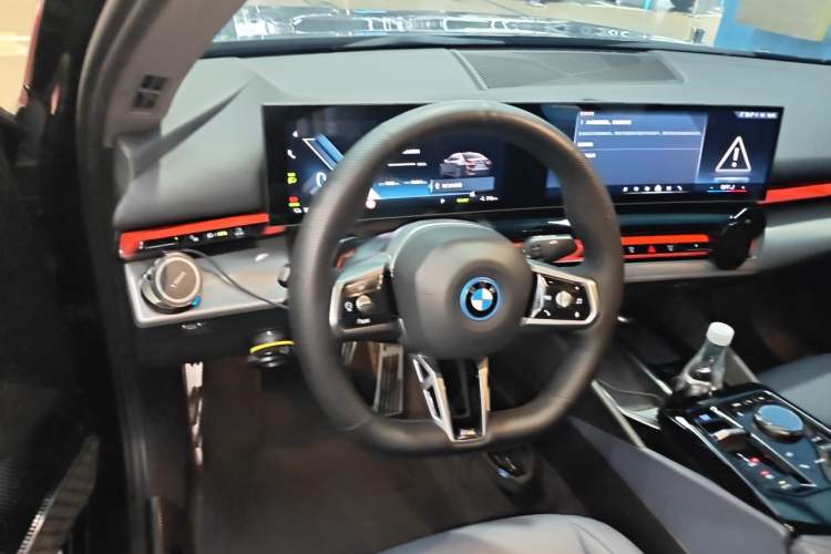 Used BMW i5 2025 eDrive 40L M Sport Package Steering Wheel