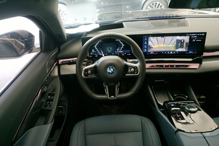 Used BMW i5 2025 eDrive 40L M Sport Package Steering Wheel
