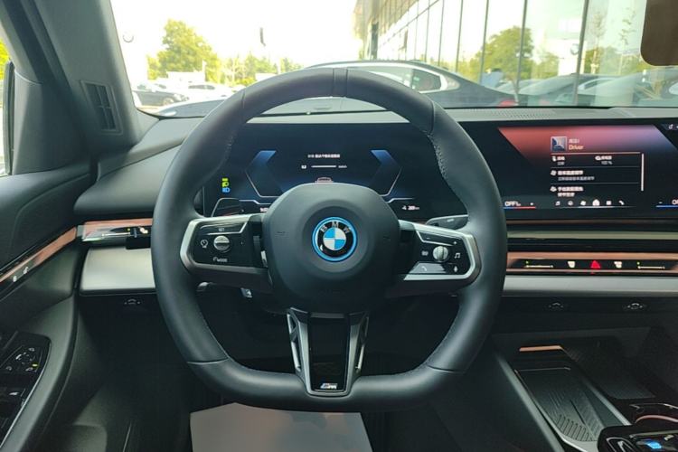 Used BMW i5 2025 eDrive 35L M Sport Package Steering Wheel