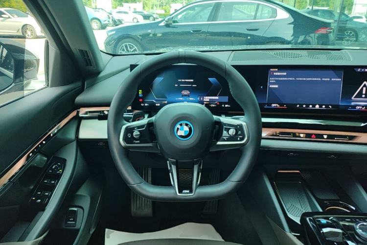 Used BMW i5 2025 eDrive 35L M Sport Package Steering Wheel