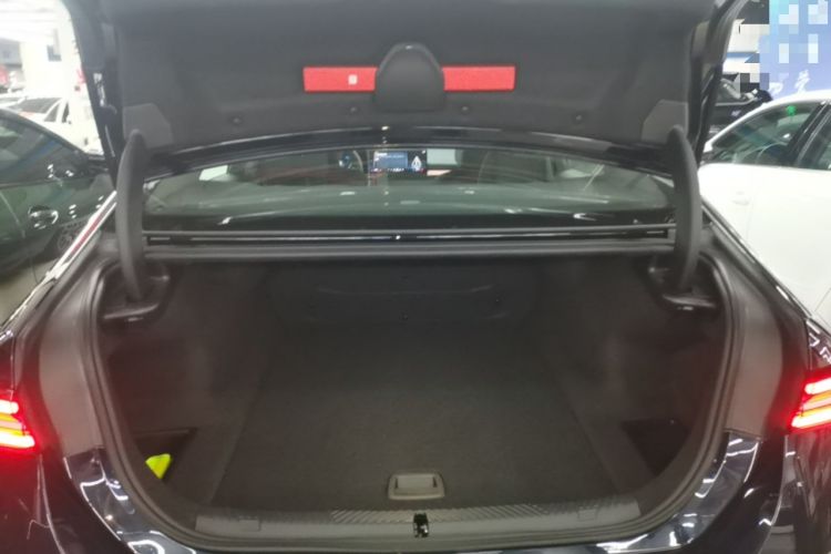 Used BMW i5 2025 eDrive 40L M Sport Package Trunk