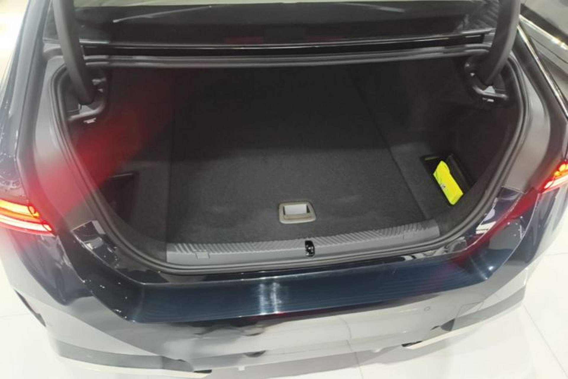 Used BMW i5 2025 eDrive 40L M Sport Package Trunk