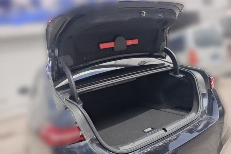 Used BMW i5 2025 eDrive 35L M Sport Package Trunk