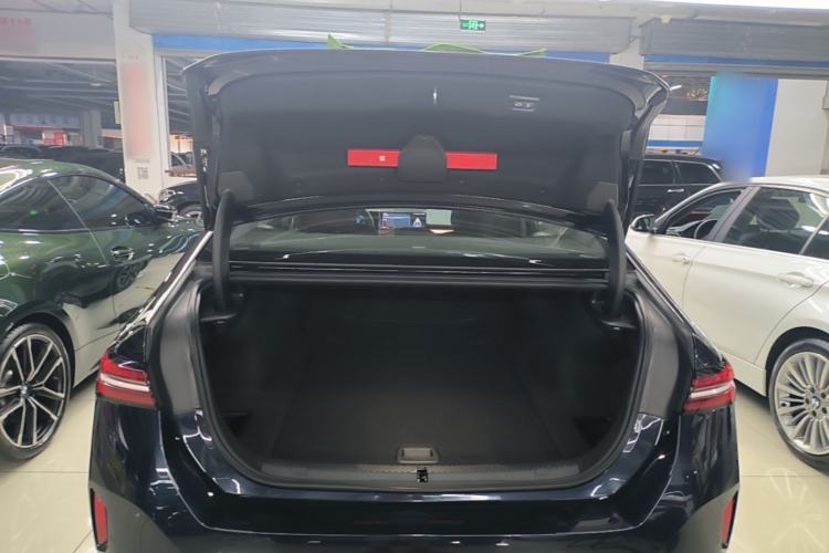 Used BMW i5 2025 eDrive 40L M Sport Package Trunk
