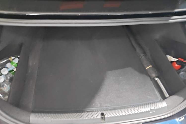 Used BMW i5 2025 eDrive 40L M Sport Package Trunk