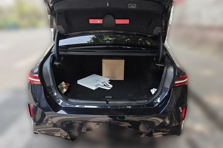 Used BMW i5 2025 eDrive 35L M Sport Package Trunk