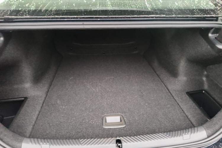 Used BMW i5 2025 eDrive 40L M Sport Package Trunk
