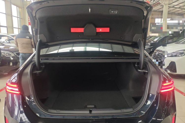 Used BMW i5 2025 eDrive 40L M Sport Package Trunk