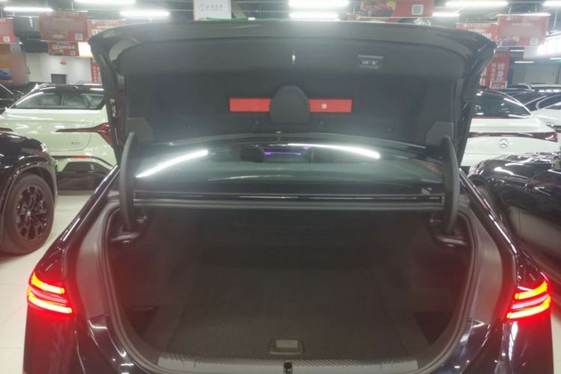Used BMW i5 2025 eDrive 40L M Sport Package Trunk