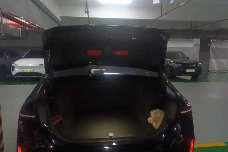 Used BMW i5 2025 eDrive 40L M Sport Package Trunk